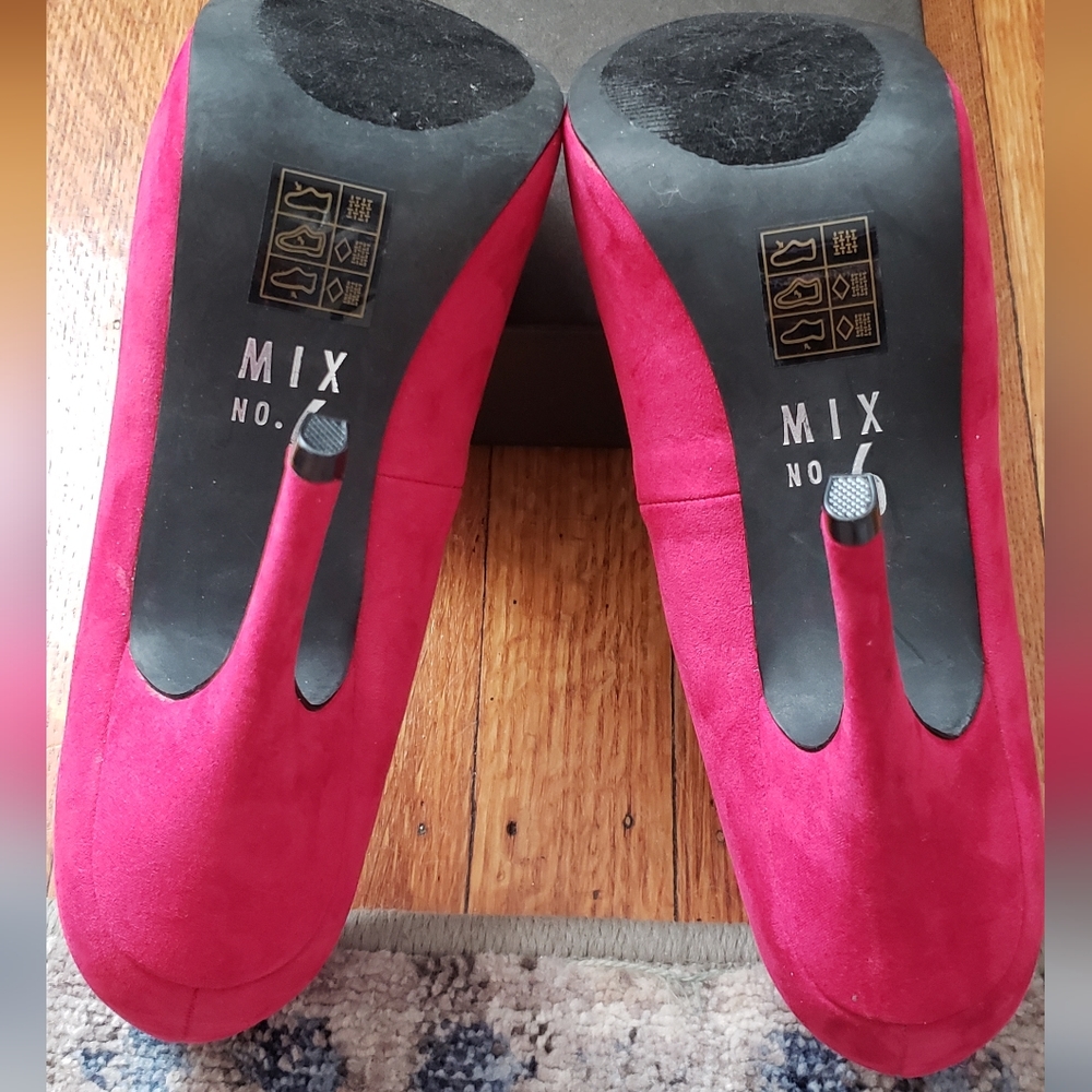 Heels - Picture 4 of 4